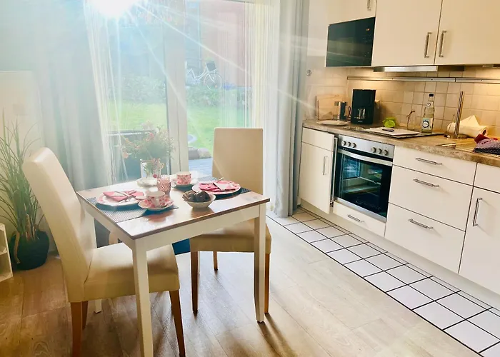 Solund - Sonne Im Herzen - Ruhige Und Sonnige Ferienwohnung Mit Terrasse Und Garten Nahe Strand Und Ostsee